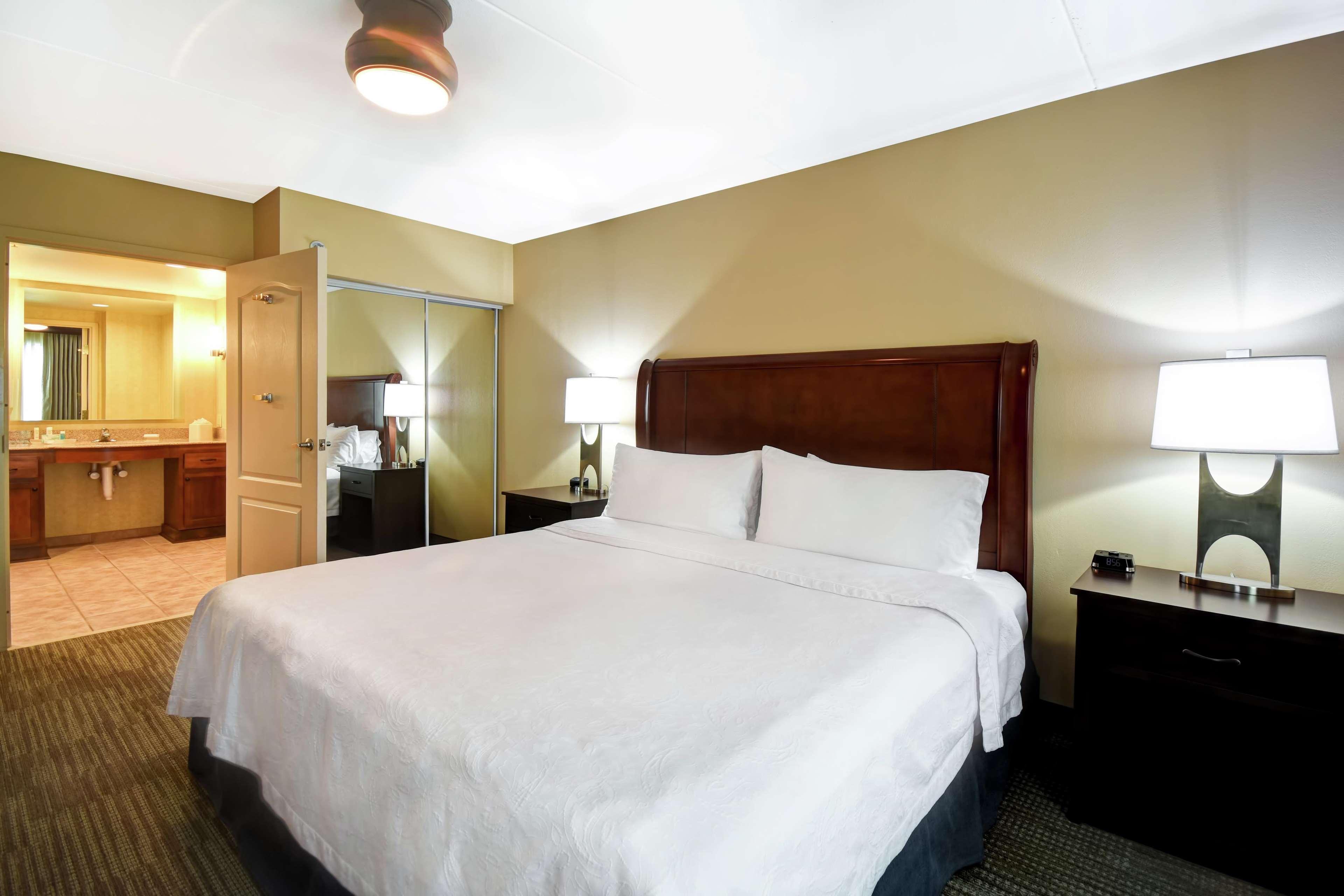 Homewood Suites By Hilton Lancaster Rohrerstown Exterior photo